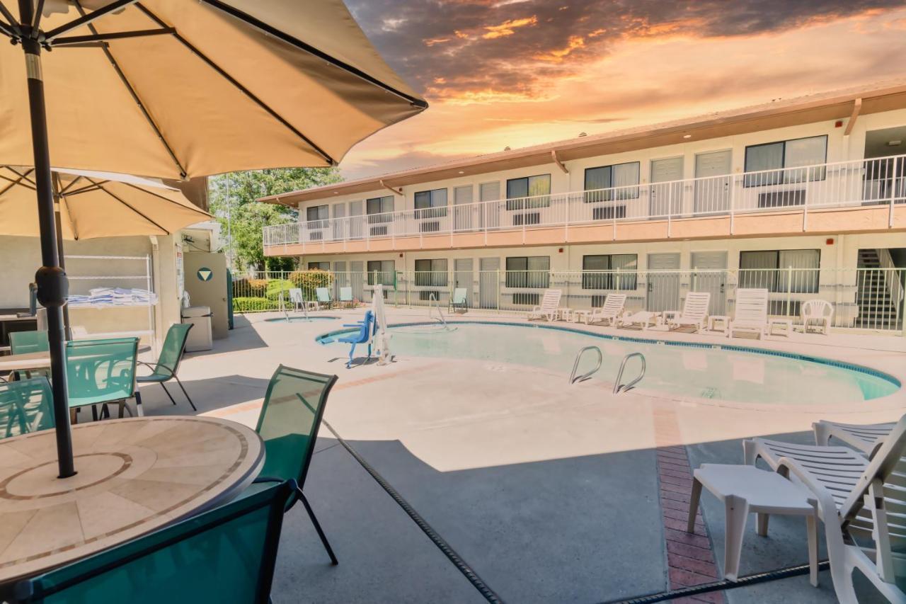 The At Yosemite Hotel