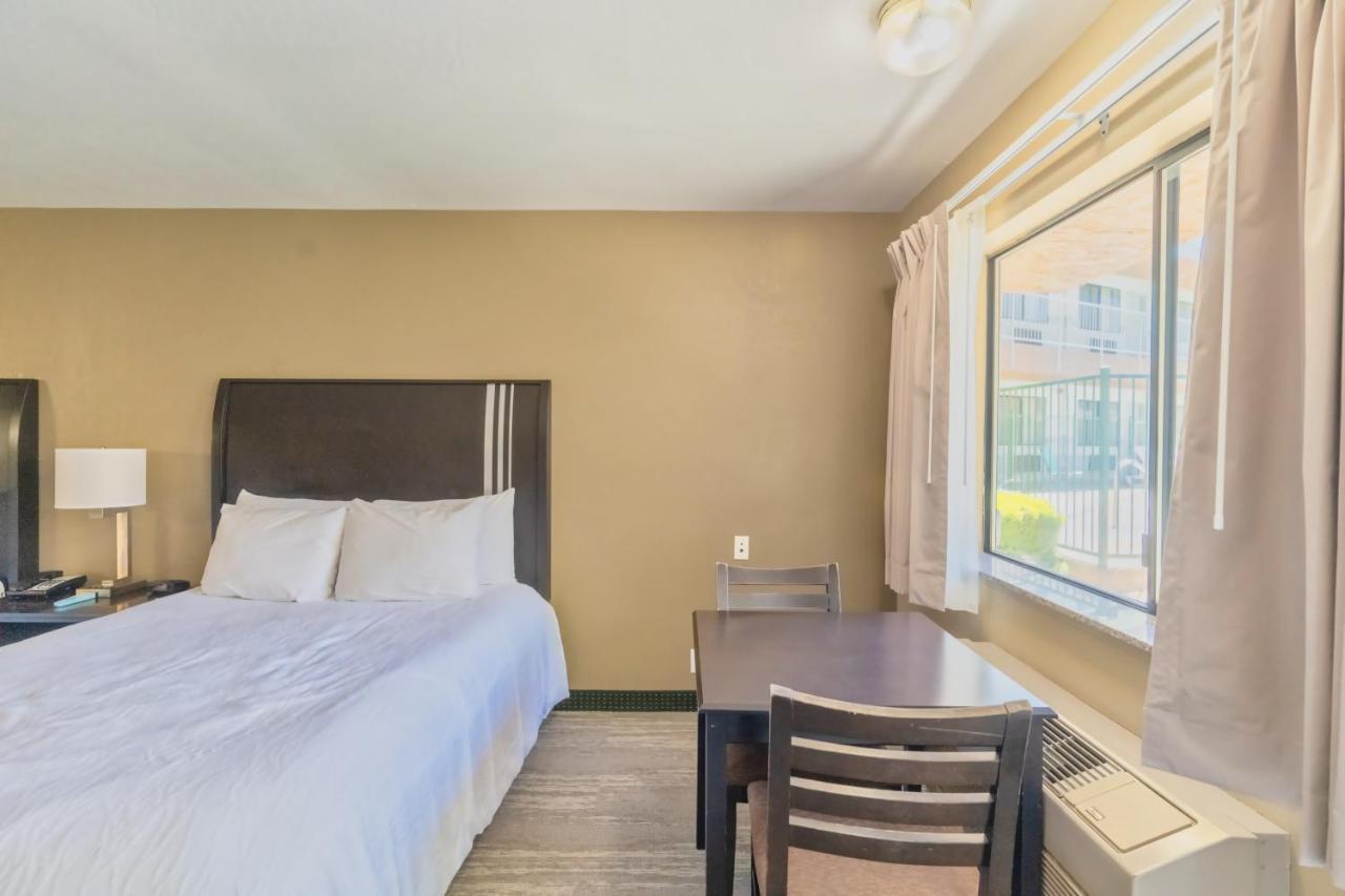 The At Yosemite Hotel Oakhurst