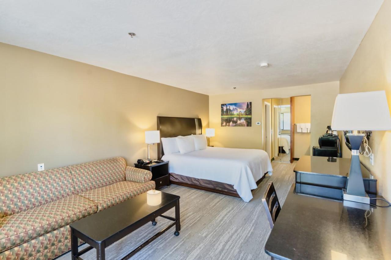 The At Yosemite Hotel Oakhurst